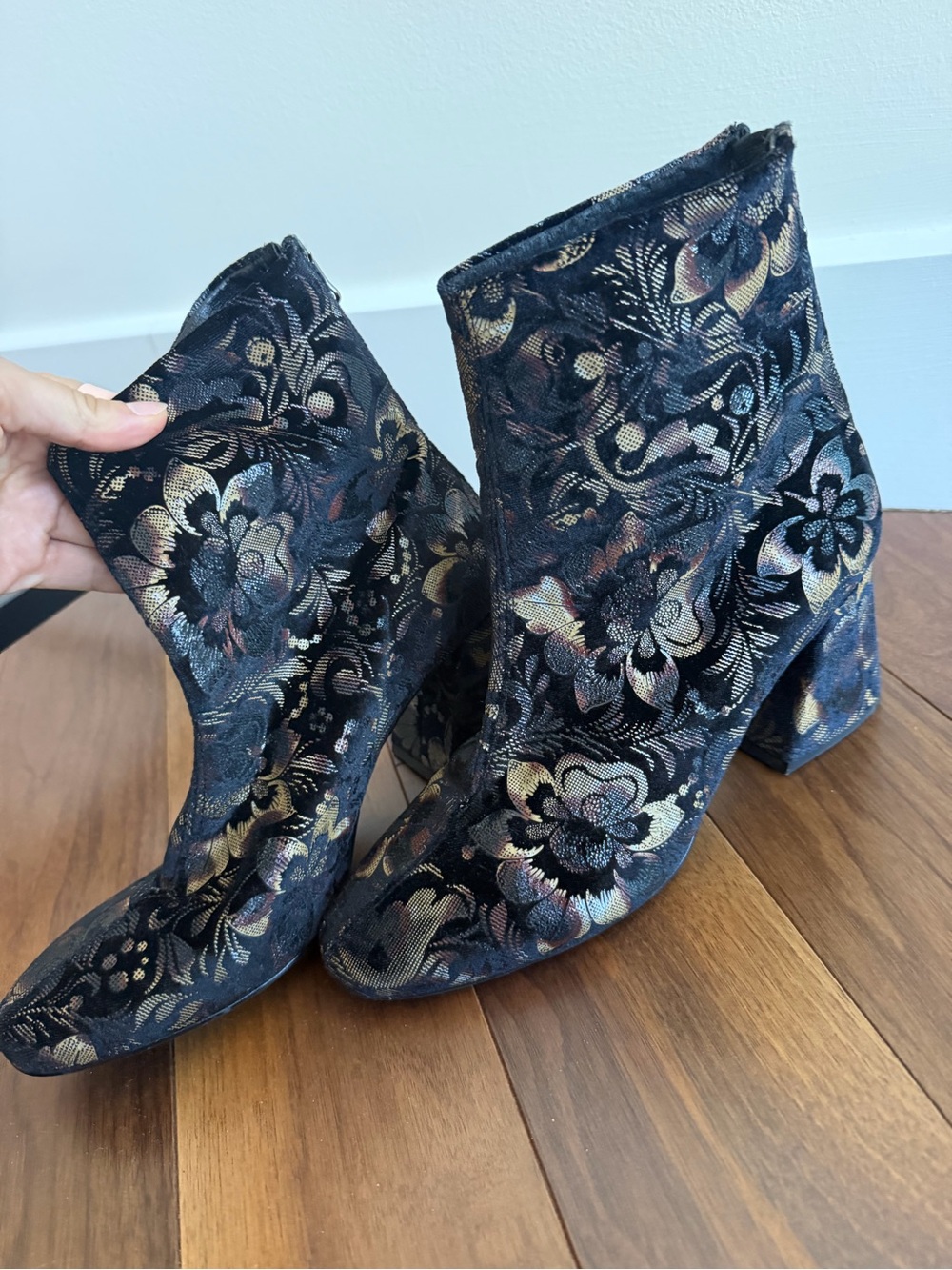 L'Intervalle Made in Spain Velvet Brocade Block Heel Booties Size 40/9 9.5 - Picture 4 of 14